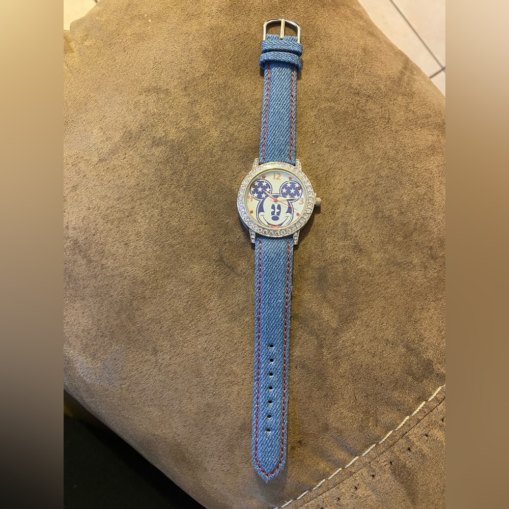 Watch - Picture 2 of 4
